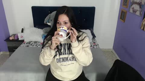 felina online show from January 6, 2025, 4:02 pm