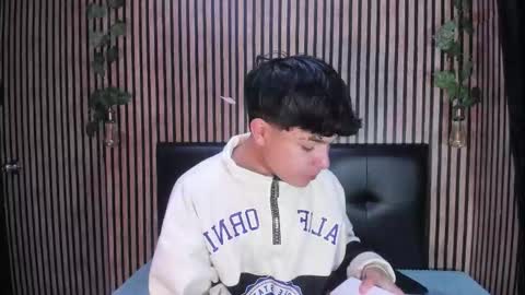 felipe_boy_18 online show from September 10, 2025, 4:01 am