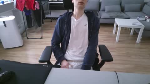 Snapshot of felixsagg chatting on December 10, 2024, 12:27 pm felixsagg online show from December 10, 2024, 12:27 pm