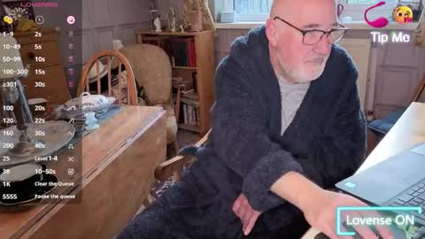 Snapshot of fellainsp8 chatting on October 28, 2025, 7:34 am Adam online show from October 28, 2025, 7:34 am