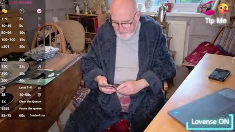 Snapshot of fellainsp8 chatting on October 31, 2025, 7:20 am Adam online show from October 31, 2025, 7:20 am