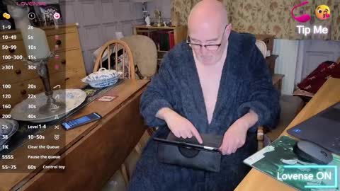 Snapshot of fellainsp8 chatting on November 1, 2025, 9:06 pm Adam online show from November 1, 2025, 9:06 pm