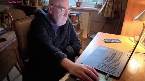 Snapshot of fellainsp8 chatting on November 3, 2025, 7:31 am Adam online show from November 3, 2025, 7:31 am