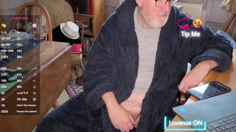 Snapshot of fellainsp8 chatting on November 15, 2025, 9:28 am Adam online show from November 15, 2025, 9:28 am