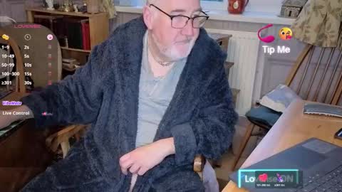 Snapshot of fellainsp8 chatting on November 19, 2025, 7:30 am Adam online show from November 19, 2025, 7:30 am