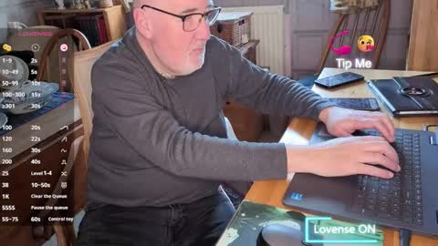 Snapshot of fellainsp8 chatting on November 23, 2025, 12:16 pm Adam online show from November 23, 2025, 12:16 pm