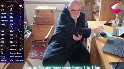 Snapshot of fellainsp8 chatting on April 20, 2026, 7:33 am Adam online show from April 20, 2026, 7:33 am