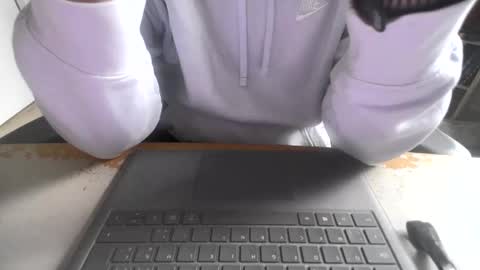 Snapshot of fem_alice_louis_dom chatting on May 4, 2026, 9:16 am fem_alice_louis_dom online show from May 4, 2026, 9:16 am