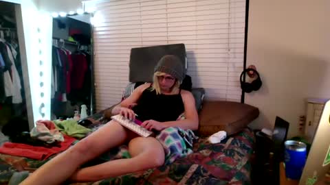 Snapshot of femboy_allie chatting on January 24, 2025, 8:02 am Allie North online show from January 24, 2025, 8:02 am