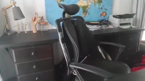 Snapshot of femdomsubby chatting on March 1, 2026, 5:09 am femdomsubby online show from March 1, 2026, 5:09 am