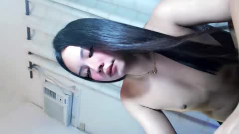Snapshot of feminine_elle chatting on June 2, 2026, 10:50 am elle online show from June 2, 2026, 10:50 am