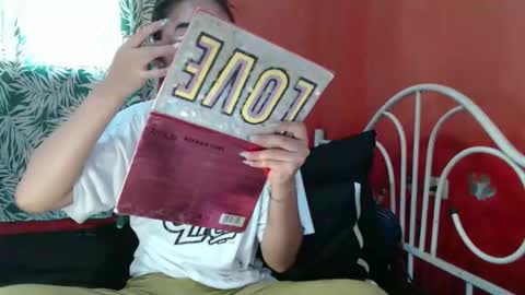 Snapshot of feminine_tsx chatting on April 2, 2026, 4:43 am feminine_tsx online show from April 2, 2026, 4:43 am