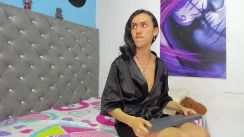 Snapshot of fenix_karoll chatting on October 1, 2025, 11:11 pm Karol online show from October 1, 2025, 11:11 pm