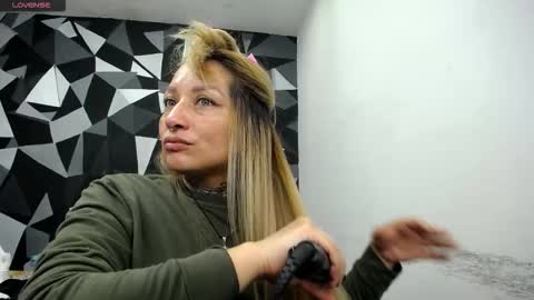 Snapshot of fenix_purple chatting on October 15, 2025, 7:58 pm FENIX online show from October 15, 2025, 7:58 pm