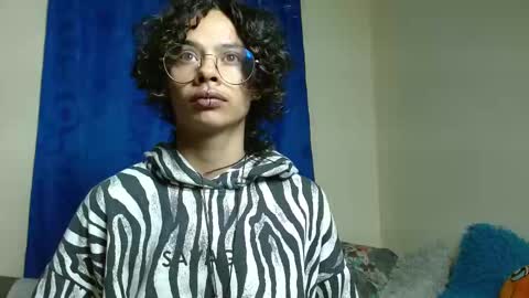 Snapshot of fenixmfx chatting on October 19, 2025, 6:19 pm Fenix online show from October 19, 2025, 6:19 pm