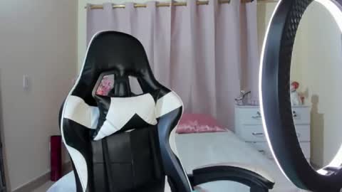 fernanda_151 online show from February 15, 2026, 2:30 am