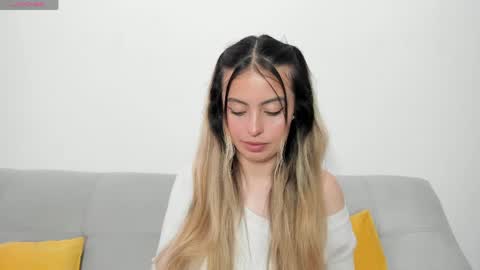 fernanda  online show from May 15, 2026, 2:24 pm
