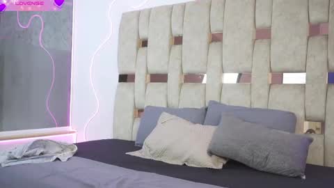 fernanda_thail_ online show from April 1, 2026, 7:55 pm