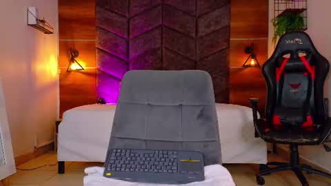 FERNANDA BROWN  online show from June 26, 2026, 8:13 pm