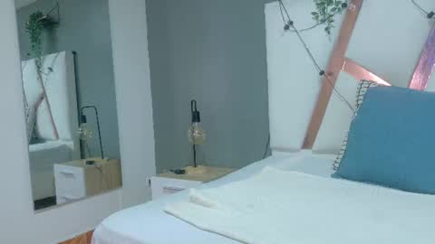 FERNANDA BROWN  online show from July 5, 2026, 12:01 pm