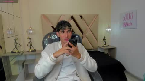 Snapshot of ferphoenix_ chatting on October 17, 2025, 3:20 am FER PHOENIX online show from October 17, 2025, 3:20 am