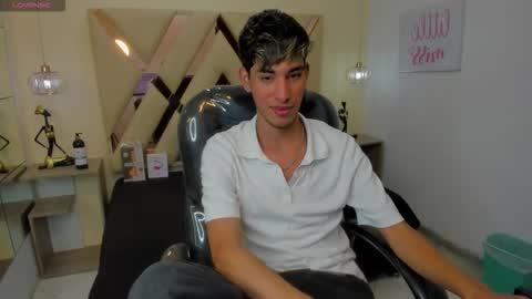 Snapshot of ferphoenix_ chatting on October 18, 2025, 4:26 am FER PHOENIX online show from October 18, 2025, 4:26 am