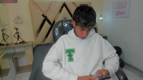 Snapshot of ferphoenix_ chatting on October 21, 2025, 3:29 am FER PHOENIX online show from October 21, 2025, 3:29 am