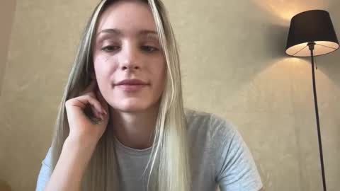 Snapshot of fflloowweerr chatting on September 27, 2025, 5:01 am Lisa online show from September 27, 2025, 5:01 am