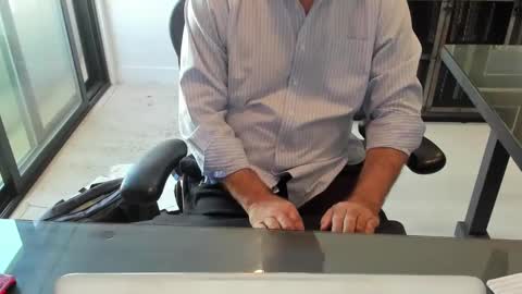 fhetzl online show from October 6, 2025, 9:23 pm