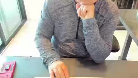 fhetzl online show from October 11, 2025, 12:10 am