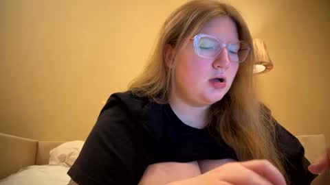 Sophie online show from December 16, 2024, 3:32 pm