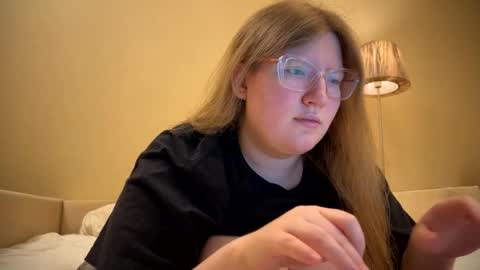 Sophie online show from December 23, 2024, 4:17 pm