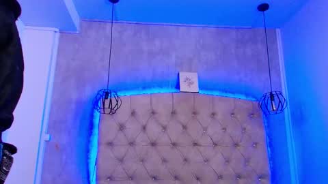   online show from September 16, 2025, 11:55 am