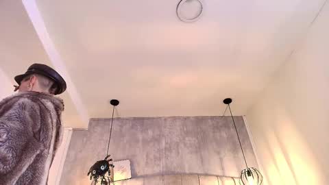   online show from November 5, 2025, 11:54 am