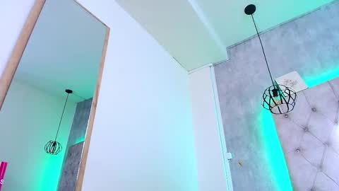   online show from November 11, 2025, 12:05 pm