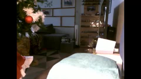 Snapshot of fifi010203 chatting on December 5, 2025, 9:40 am fifi010203 online show from December 5, 2025, 9:40 am