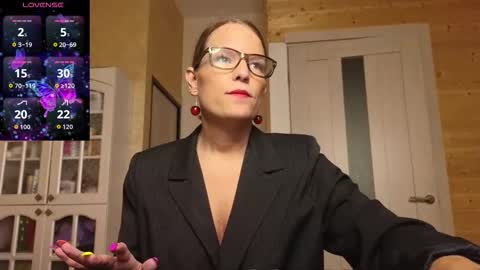 Snapshot of findom_lady_shine chatting on October 6, 2025, 3:48 am Lady online show from October 6, 2025, 3:48 am