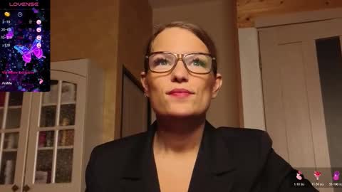 Snapshot of findom_lady_shine chatting on October 29, 2025, 4:04 am Lady online show from October 29, 2025, 4:04 am