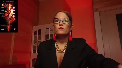 Snapshot of findom_lady_shine chatting on November 4, 2025, 3:16 am Lady online show from November 4, 2025, 3:16 am