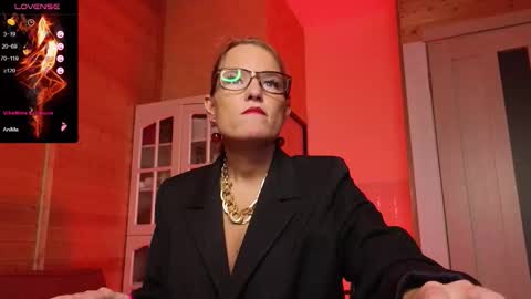 Snapshot of findom_lady_shine chatting on December 1, 2025, 12:59 am Lady online show from December 1, 2025, 12:59 am