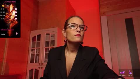 Snapshot of findom_lady_shine chatting on December 5, 2025, 9:18 am Lady online show from December 5, 2025, 9:18 am