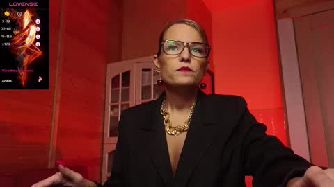 Snapshot of findom_lady_shine chatting on December 14, 2025, 1:16 pm Lady online show from December 14, 2025, 1:16 pm