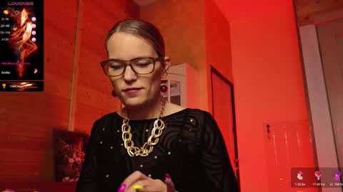 Snapshot of findom_lady_shine chatting on January 14, 2026, 5:40 pm Lady online show from January 14, 2026, 5:40 pm