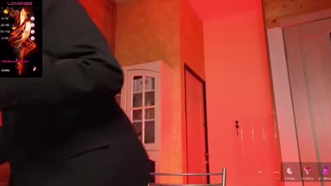 Snapshot of findom_lady_shine chatting on January 16, 2026, 4:22 pm Lady online show from January 16, 2026, 4:22 pm