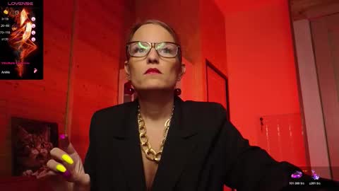 Snapshot of findom_lady_shine chatting on January 31, 2026, 7:11 pm Lady online show from January 31, 2026, 7:11 pm