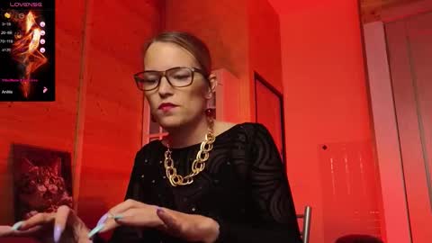 Snapshot of findom_lady_shine chatting on February 21, 2026, 6:09 pm Lady online show from February 21, 2026, 6:09 pm