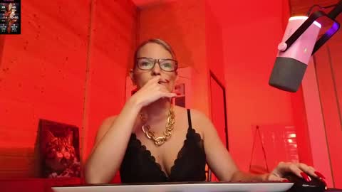 Lady online show from April 14, 2026, 4:13 pm