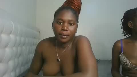 Snapshot of fine_melanie chatting on October 19, 2025, 9:37 pm melanie online show from October 19, 2025, 9:37 pm