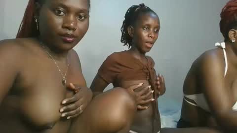 Snapshot of fine_melanie chatting on October 25, 2025, 12:40 am melanie online show from October 25, 2025, 12:40 am