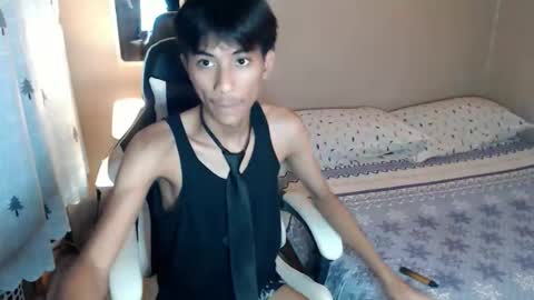 fineboii_rey18 online show from October 3, 2025, 3:47 am